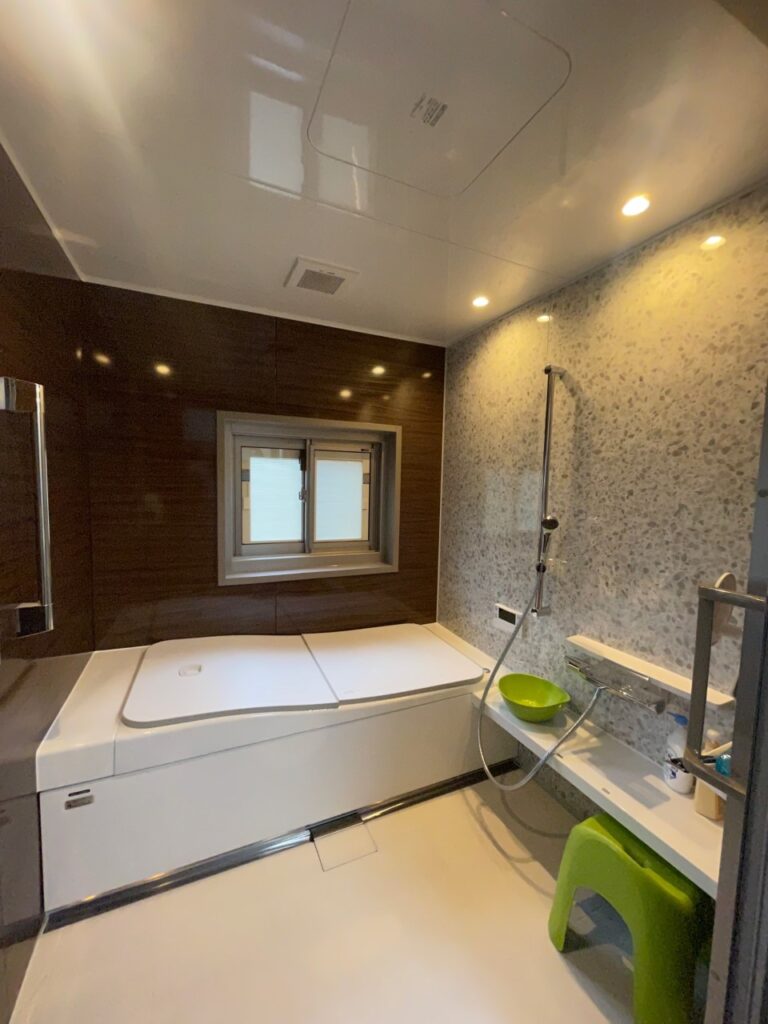 タカラの「伸びの美浴室」を利用したことで、最大限建物構造(RC)の規格スペースを活用することができ、結果浴室広くなった。